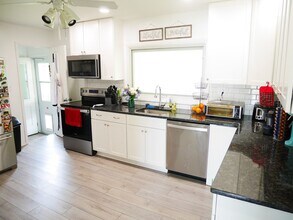 897 Laurie Ln in Glen Burnie, MD - Building Photo - Building Photo
