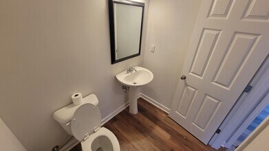 2214 Somersly Pl in Louisville, KY - Building Photo - Building Photo