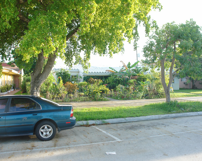 2265 NE 172nd St in North Miami Beach, FL - Building Photo - Building Photo