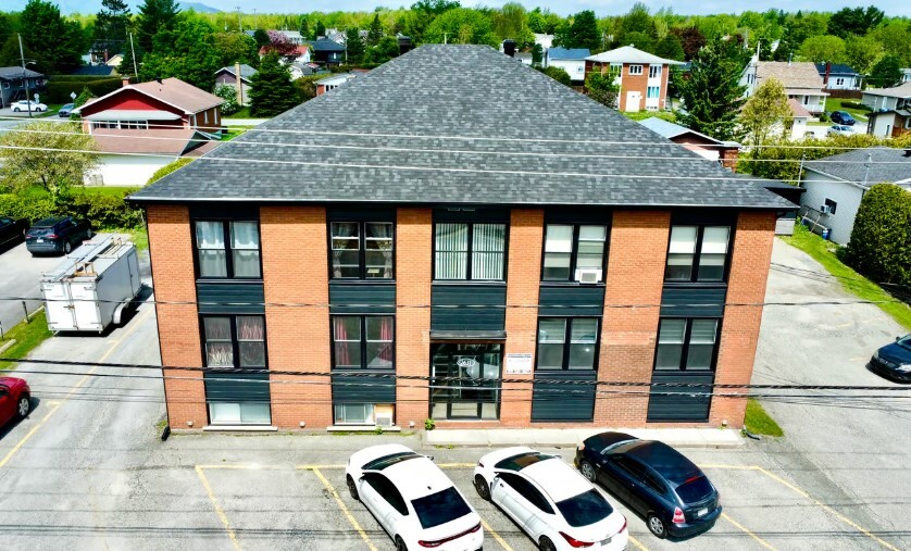 2631 Sherbrooke Rue in Magog, QC - Building Photo