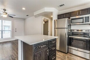 2106 Bennett Ave in Dallas, TX - Building Photo