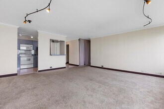 5445 N Sheridan Rd in Chicago, IL - Building Photo - Building Photo