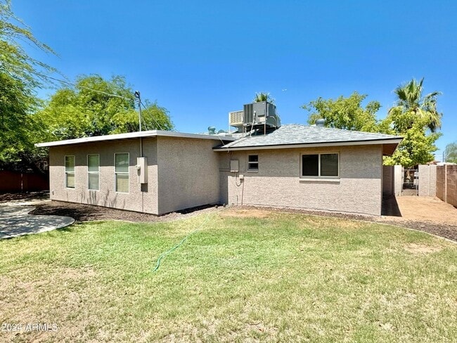 property at 731 W 12th Pl