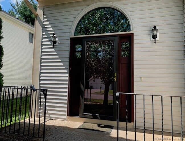 16 Ancient Hwy in Newington, CT - Building Photo - Building Photo