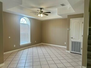 1000 Ranchway Dr in Laredo, TX - Building Photo - Building Photo