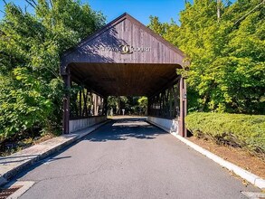34 Padanaram Rd, Unit 3RD FLOOR in Danbury, CT - Building Photo - Building Photo