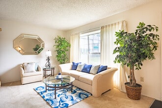 Kingly Ones and Briarwood Court Apartments in Richmond, VA - Foto de edificio - Interior Photo