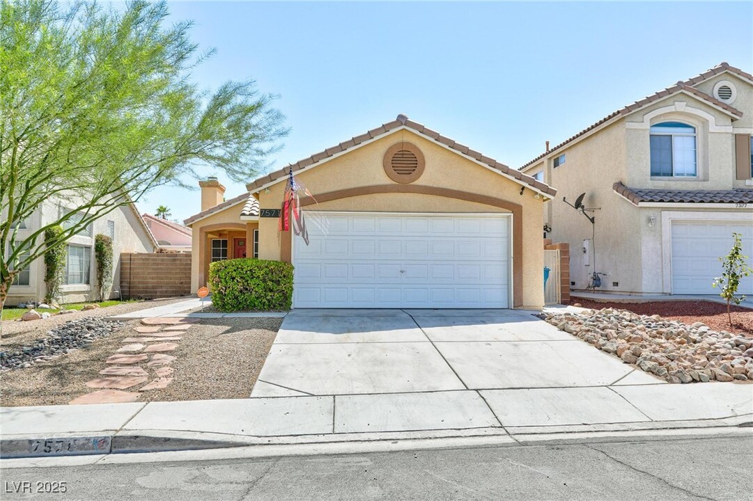 7571 Kitrin Ct in Las Vegas, NV - Foto de edificio
