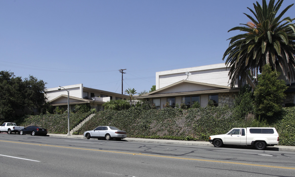 Hillside Terrace Apartments in Fullerton, CA - Foto de edificio