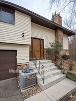 4494 Woodgate Point in Eagan, MN - Building Photo