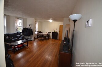 316 Tappan St, Unit 1 in Brookline, MA - Building Photo - Building Photo