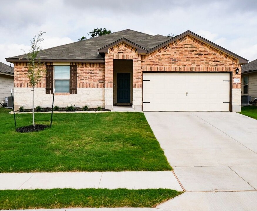 1124 Oxford Ln in Troy, TX - Building Photo