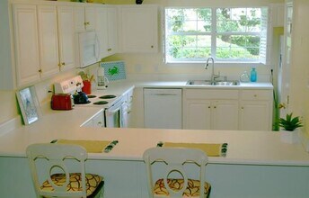 1000 Mallery St in St. Simons Island, GA - Building Photo - Building Photo