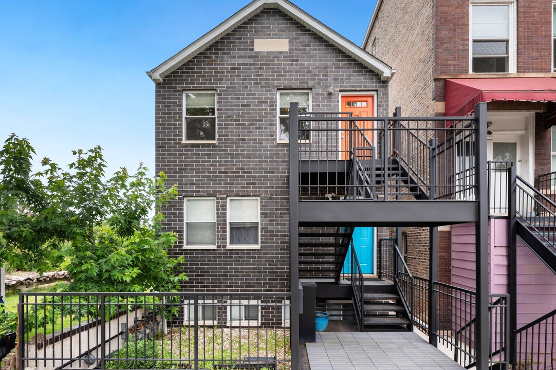 2440 W 24th Pl in Chicago, IL - Building Photo