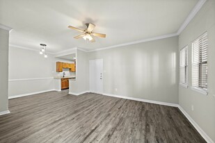 17200 N Gessner Rd in Houston, TX - Building Photo