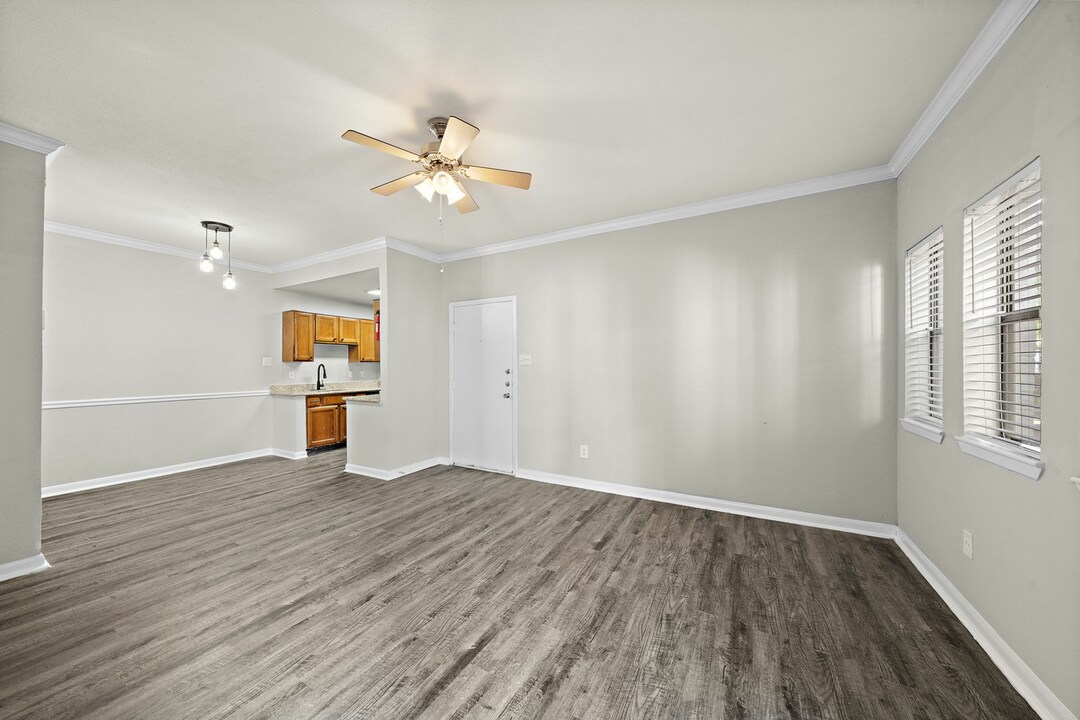 17200 N Gessner Rd in Houston, TX - Building Photo