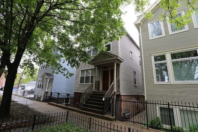 2430 N Marshfield Ave, Unit M00H in Chicago, IL - Building Photo