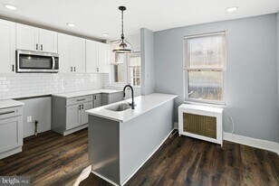 6520 Ross St in Philadelphia, PA - Building Photo