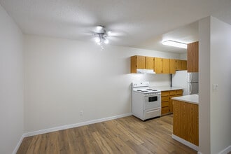 Cameron County in Edmonton, AB - Building Photo - Interior Photo