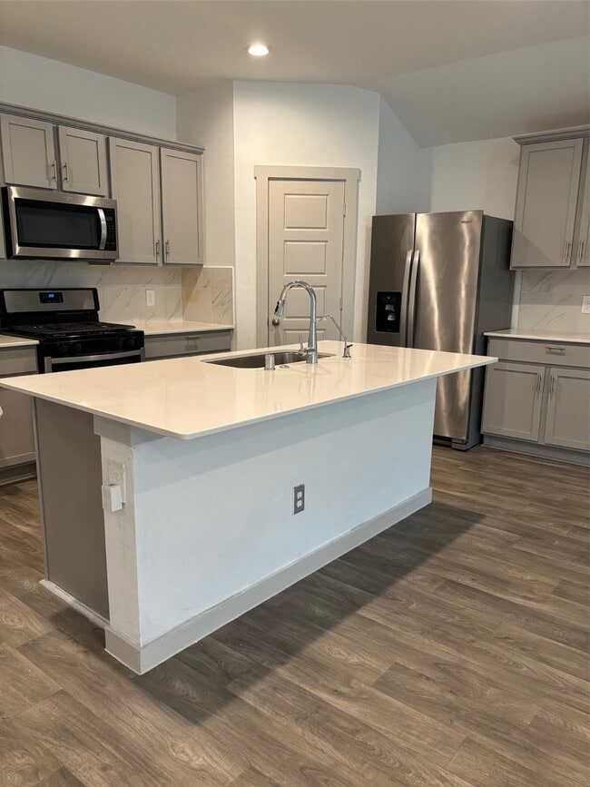 property at 1715 Plantation Pl