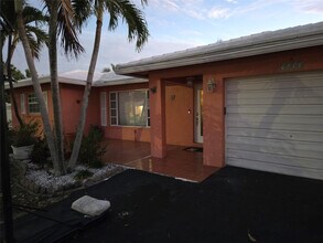 9604 NW 67th Ct in Tamarac, FL - Building Photo - Building Photo