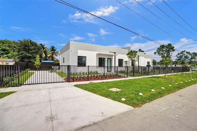 5145 E 3rd Ave in Hialeah, FL - Building Photo - Building Photo