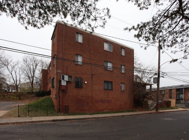 5023 Bass Pl SE in Washington, DC - Foto de edificio - Building Photo