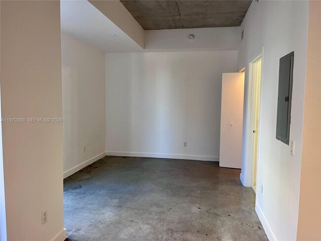 151 SE 1st St, Unit 506 in Miami, FL - Building Photo - Building Photo