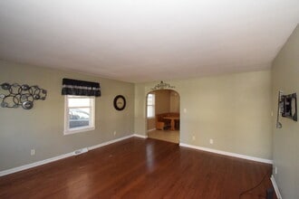 477 W Spring St in South Elgin, IL - Building Photo - Building Photo