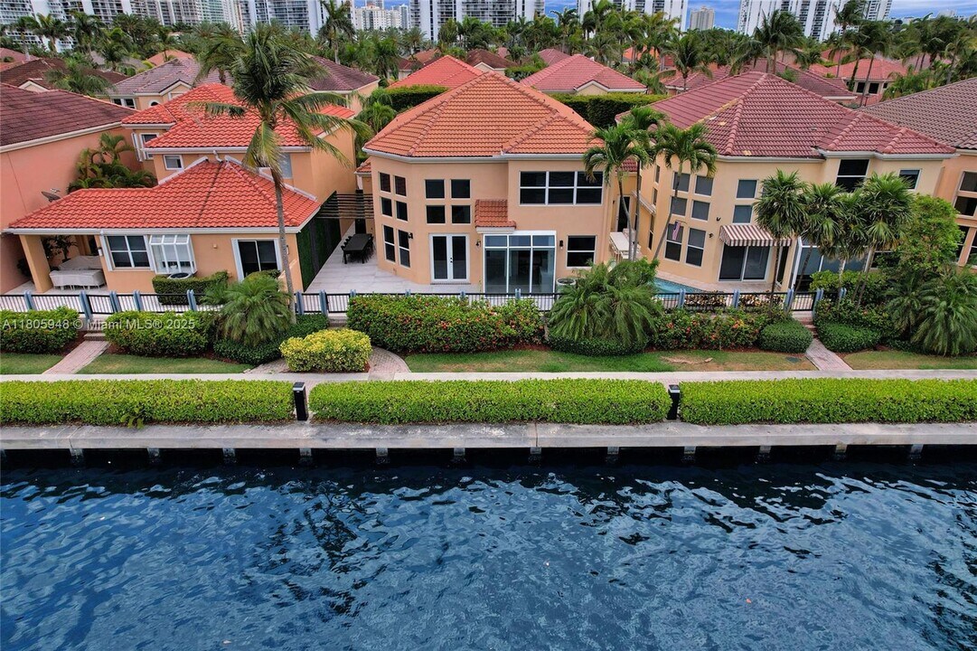 3757 NE 208th Terrace in Aventura, FL - Building Photo