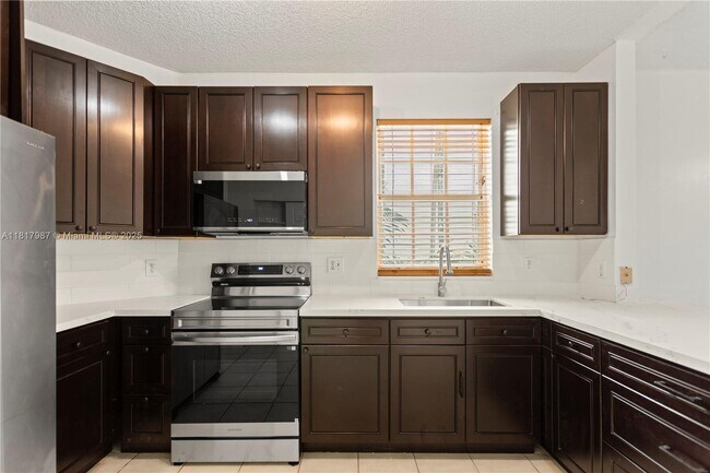 15076 SW 51st St in Davie, FL - Building Photo - Building Photo