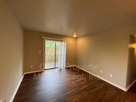 4105 Hunters Ridge Dr SW