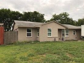 534 W Kearney St in Mesquite, TX - Building Photo