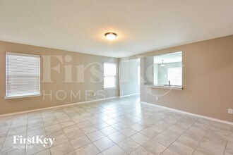 8414 Piedras Crk in San Antonio, TX - Foto de edificio - Building Photo