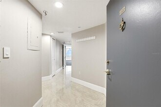 400 E Colonial Dr in Orlando, FL - Building Photo - Building Photo