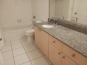 2548 Centergate Dr, Unit 203 in Miramar, FL - Building Photo - Building Photo