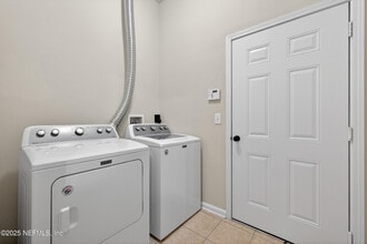 7028 Deer Lodge Cir in Jacksonville, FL - Building Photo - Building Photo