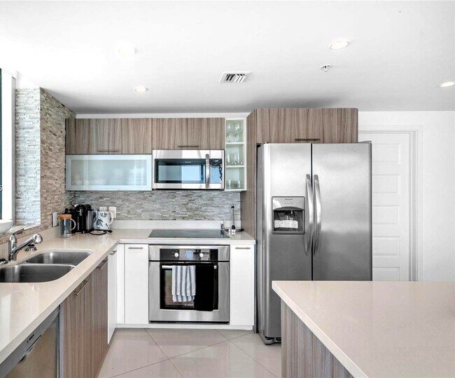 6700 Indian Creek Dr in Miami Beach, FL - Building Photo - Building Photo