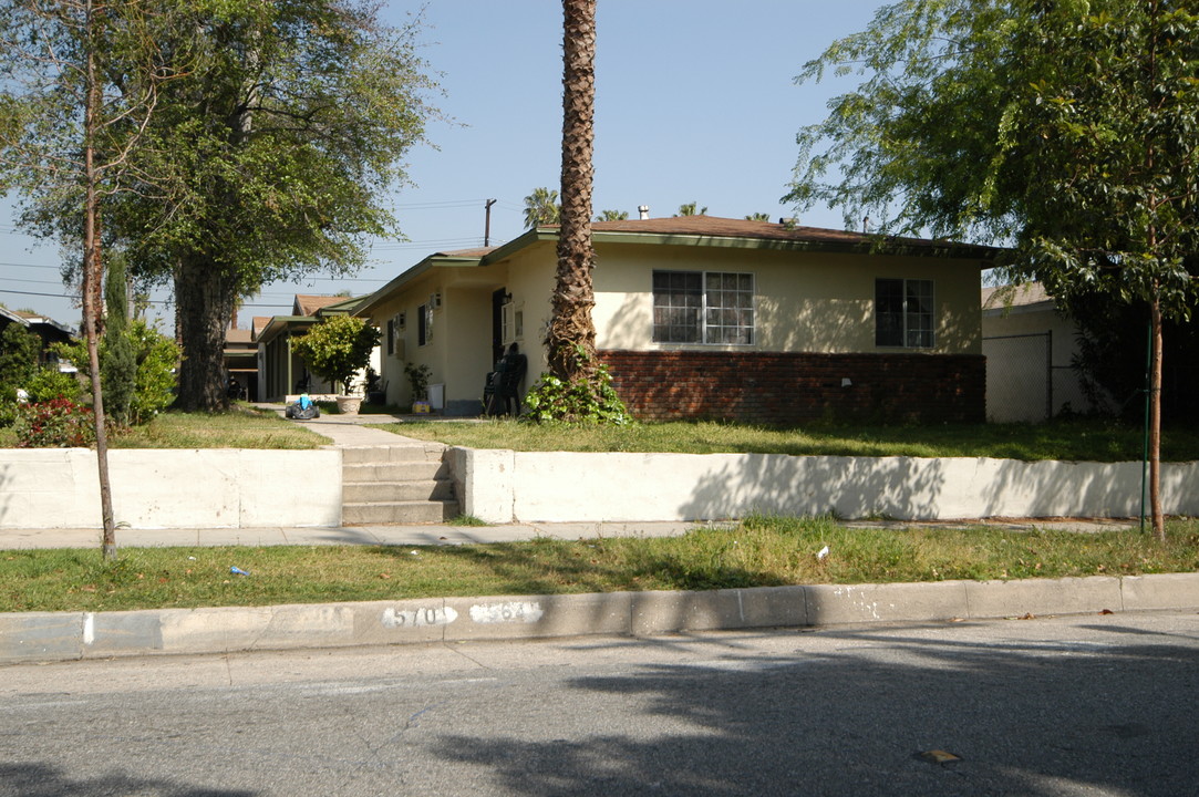 564-570 N Wilson Ave in Pasadena, CA - Building Photo