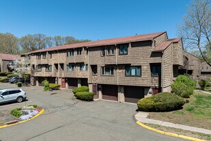 Hillside Village Condominiums in Hamden, CT - Building Photo