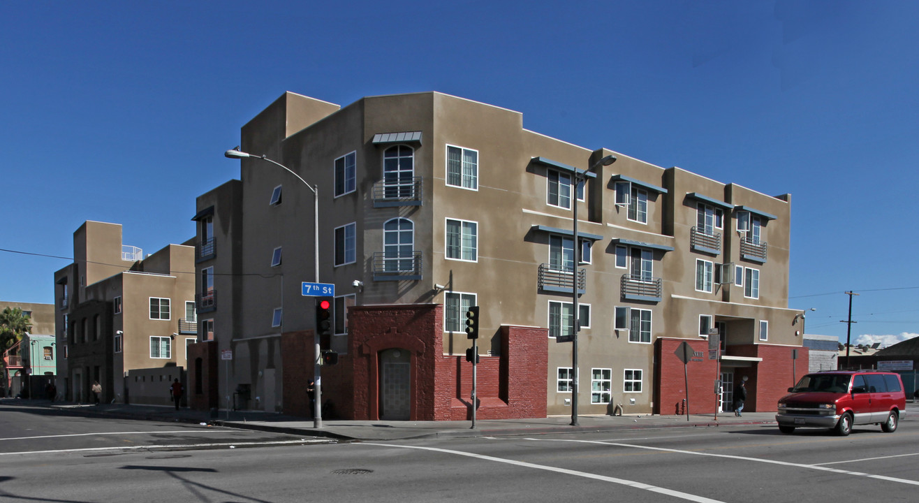 The Yankee in Los Angeles, CA - Building Photo