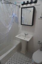 1712 W Albion Ave, Unit 1716-GDN D in Chicago, IL - Building Photo