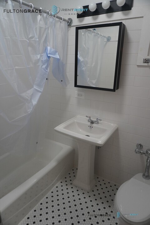 1712 W Albion Ave in Chicago, IL - Building Photo
