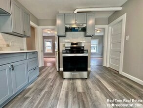 8 Mortimer Pl, Unit 2 in Somerville, MA - Building Photo - Building Photo