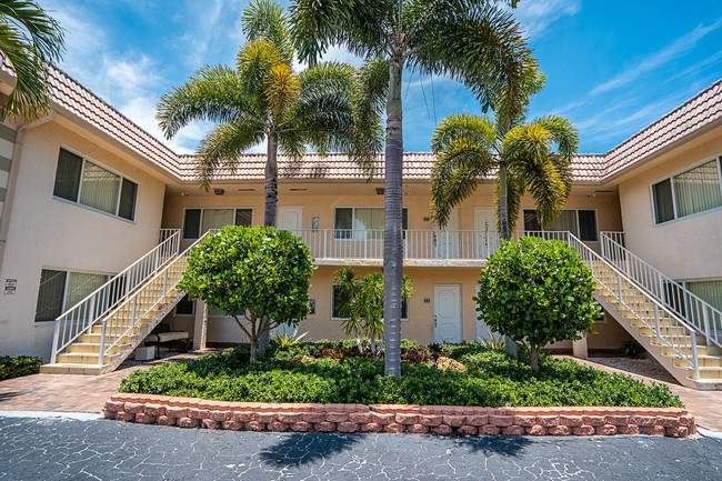 The Coco Palms in Lighthouse Point, FL - Building Photo - Building Photo