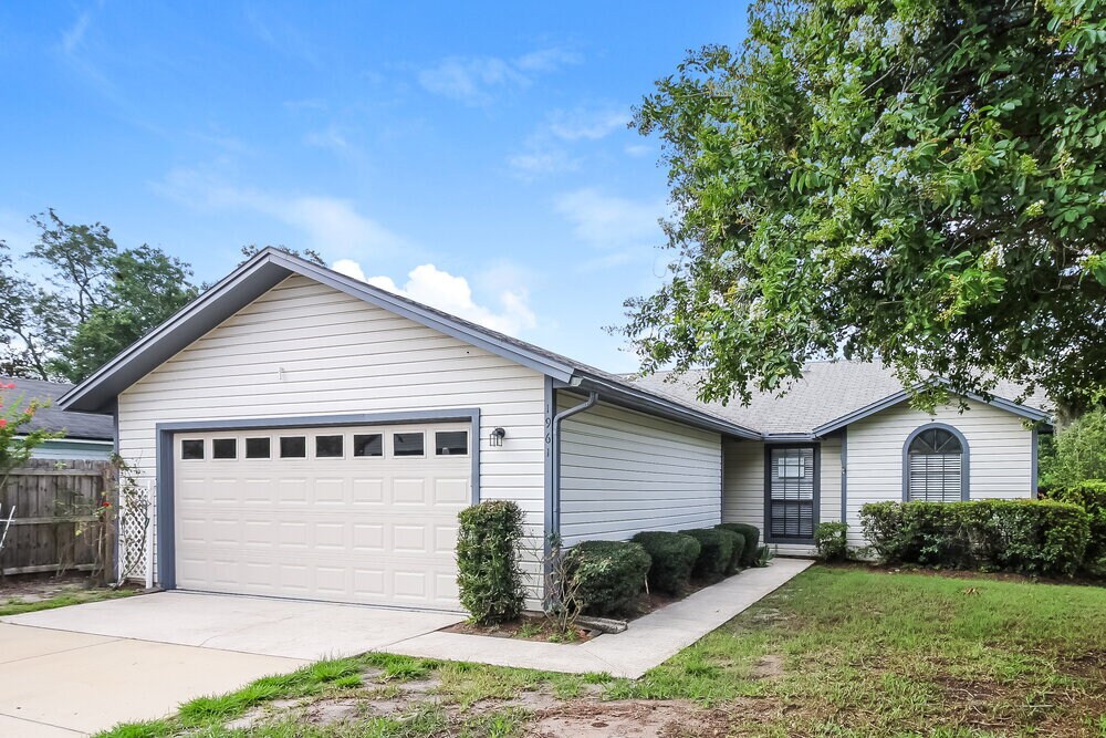 1961 Acorn Run E in Orange Park, FL - Building Photo