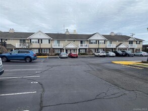 7 Dominick Ct-Unit -7 in Lindenhurst, NY - Building Photo - Building Photo