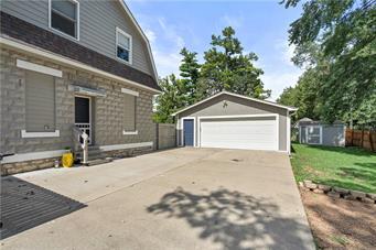 13217 Walnut St in Lenexa, KS - Foto de edificio - Building Photo