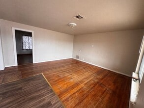 4207 N Divis Ave in Bethany, OK - Building Photo - Building Photo