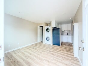 1301 Kingswood Way in Oxnard, CA - Building Photo - Building Photo